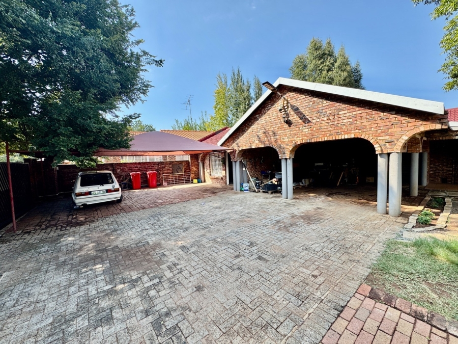 3 Bedroom Property for Sale in Mooivallei Park North West